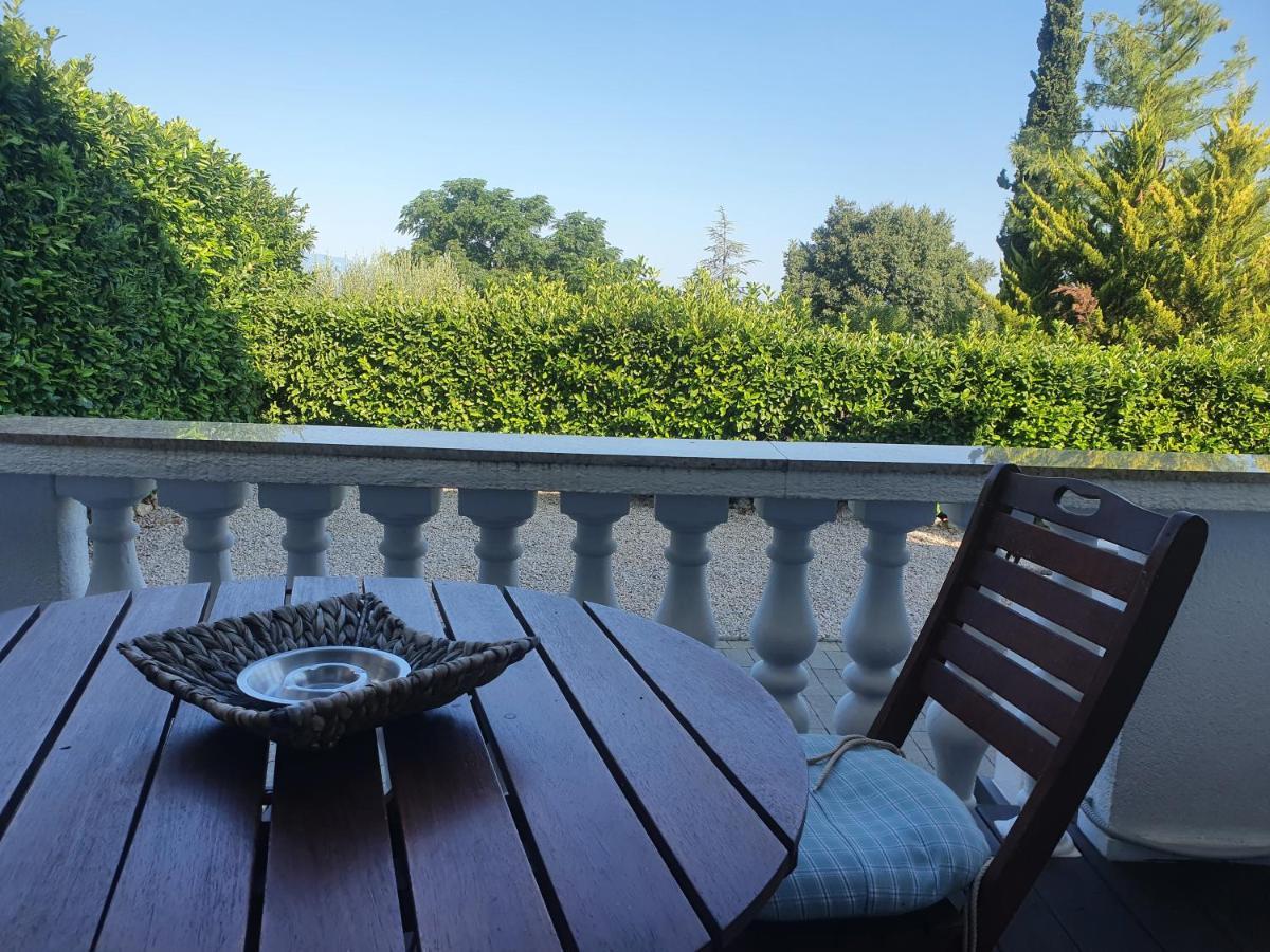 Villa Flora Малинска Экстерьер фото