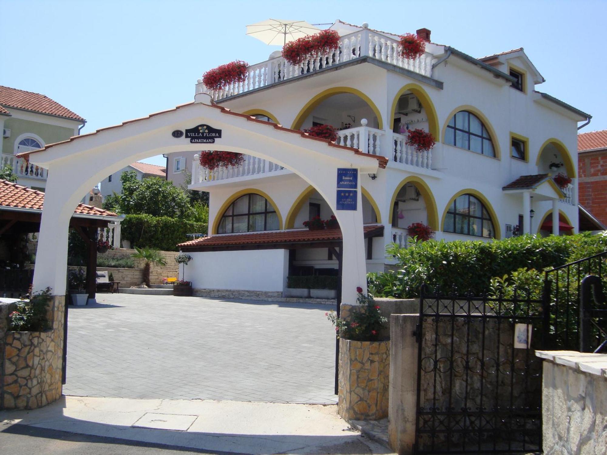 Villa Flora Малинска Экстерьер фото